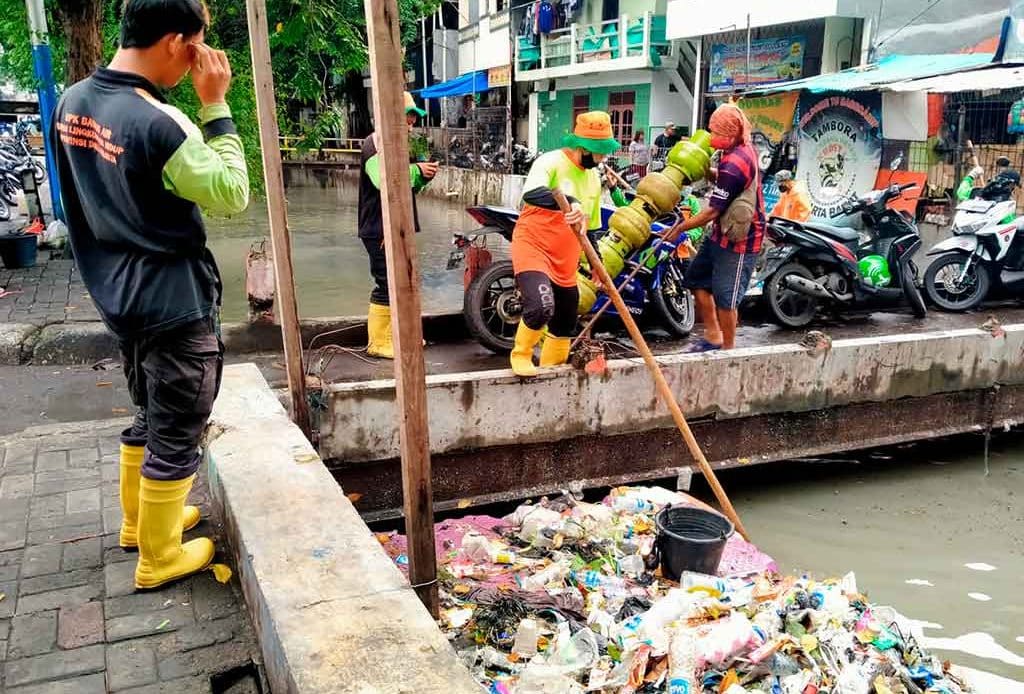 Tomando medidas: Iniciativas locales para combatir las inundaciones por basura