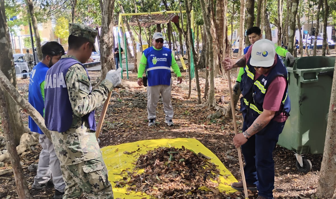 Rehabilitan parque con “Haciendo Barrio con Red Ambiental” en Playa del Carmen